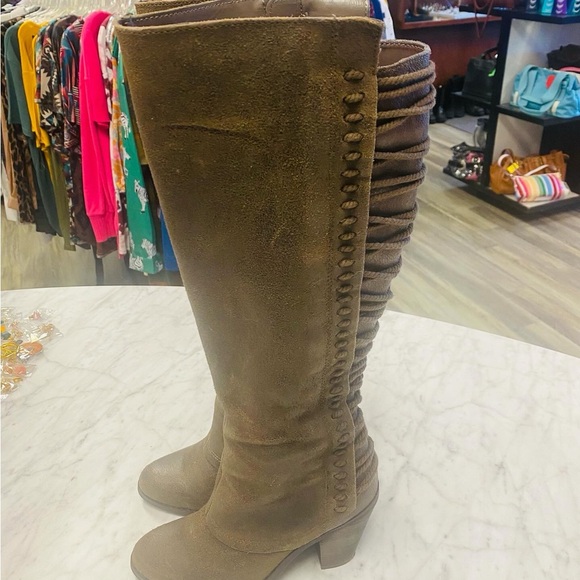 Meet your Posher, Micki - Picture 8 of 8